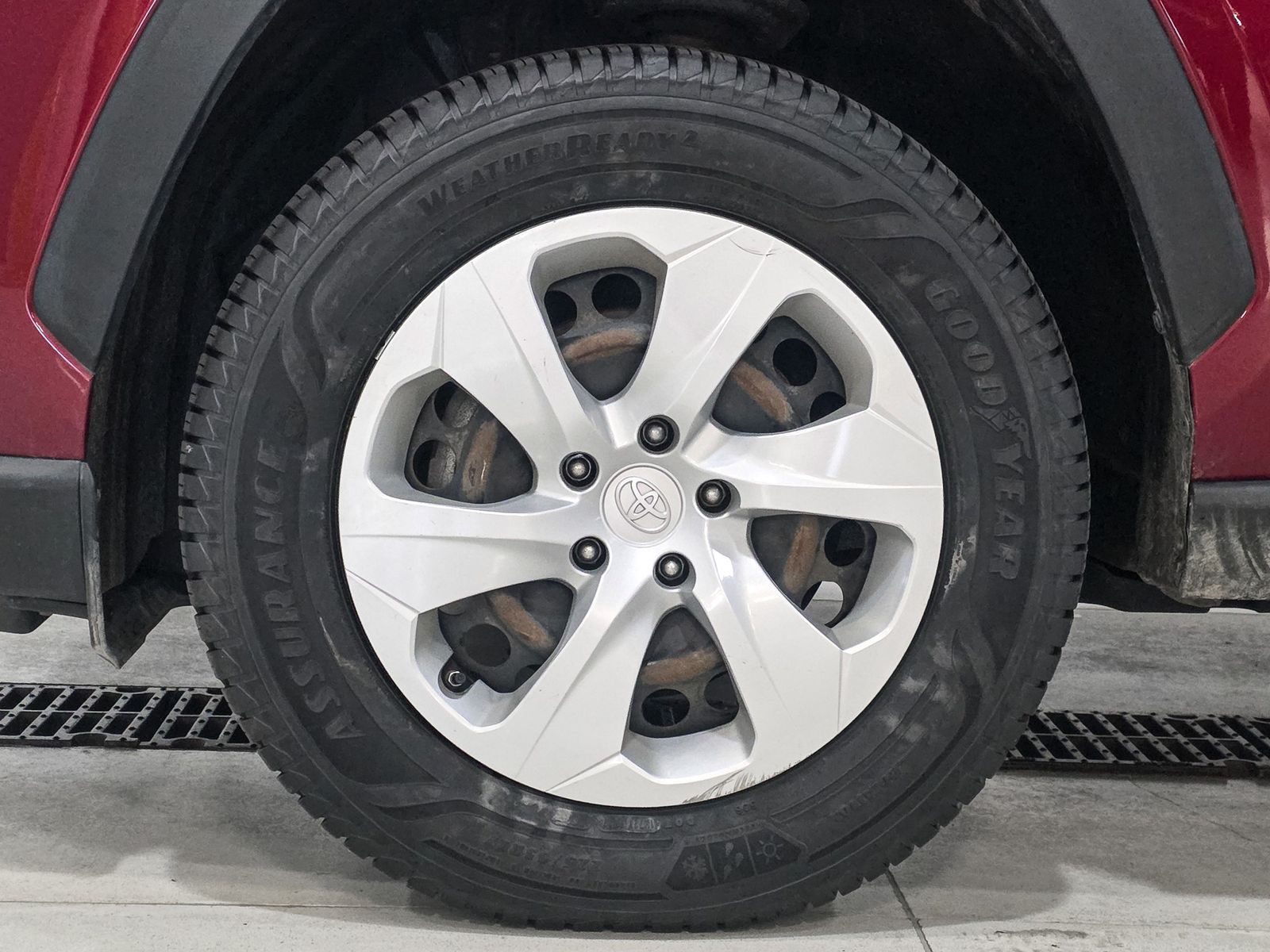 2019 Toyota RAV4 LE - Photo 17