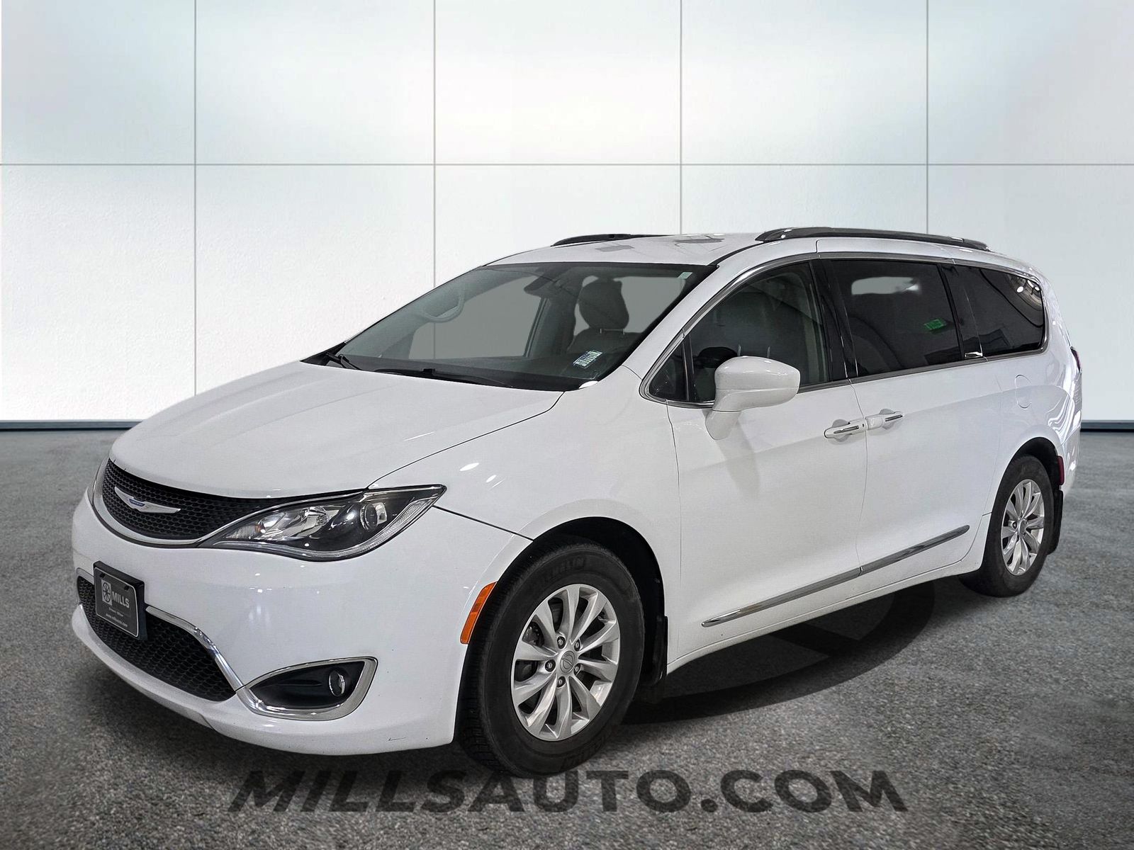 Used 2018 Chrysler Pacifica Touring L Plus with VIN 2C4RC1EGXJR177785 for sale in Willmar, Minnesota