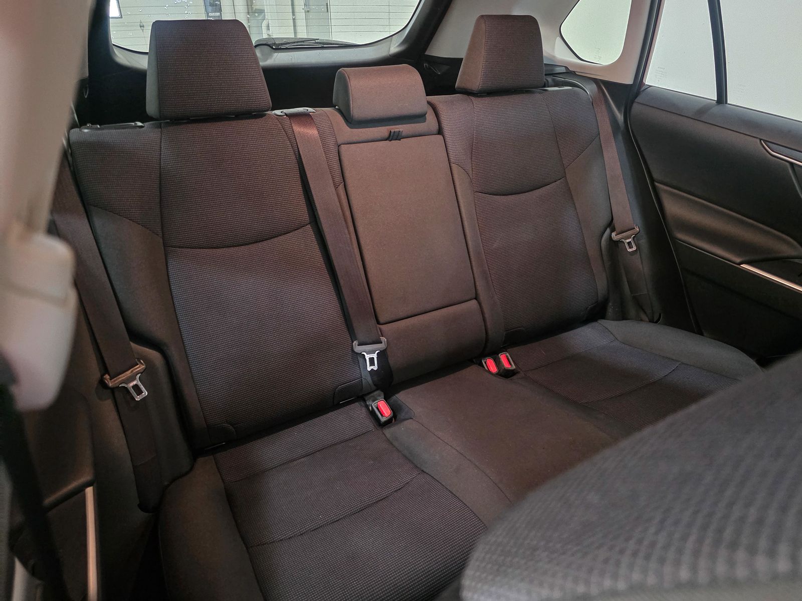 2019 Toyota RAV4 LE - Photo 21
