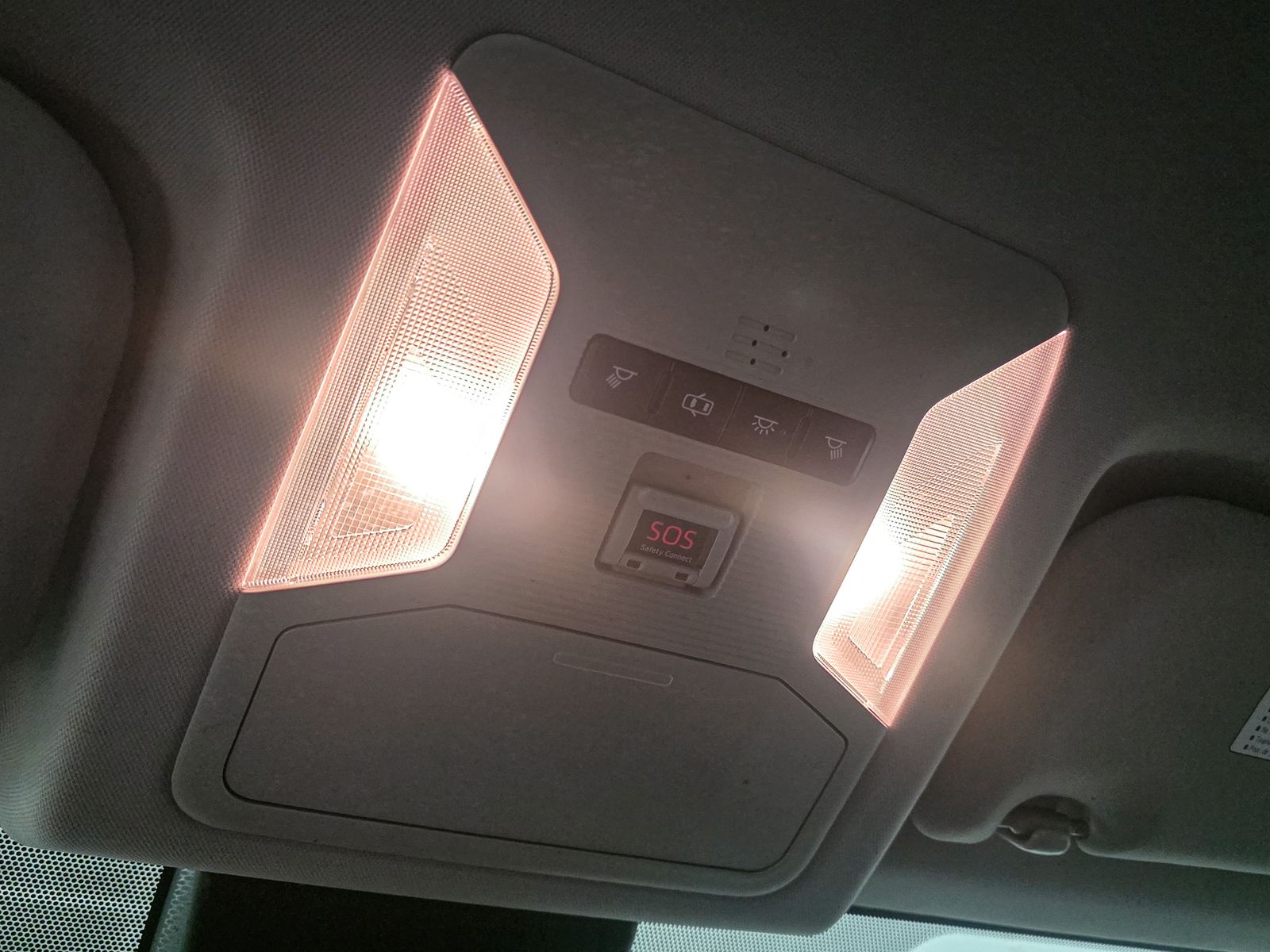 2019 Toyota RAV4 LE - Photo 28
