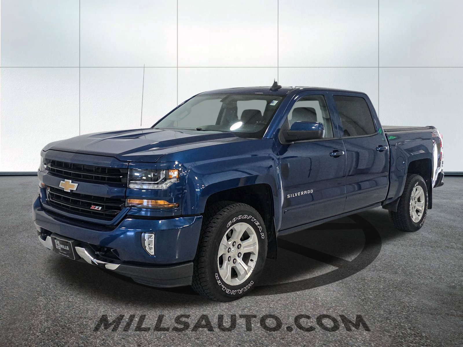 Used 2017 Chevrolet Silverado 1500 LT Z71 with VIN 3GCUKREC1HG444207 for sale in Willmar, Minnesota