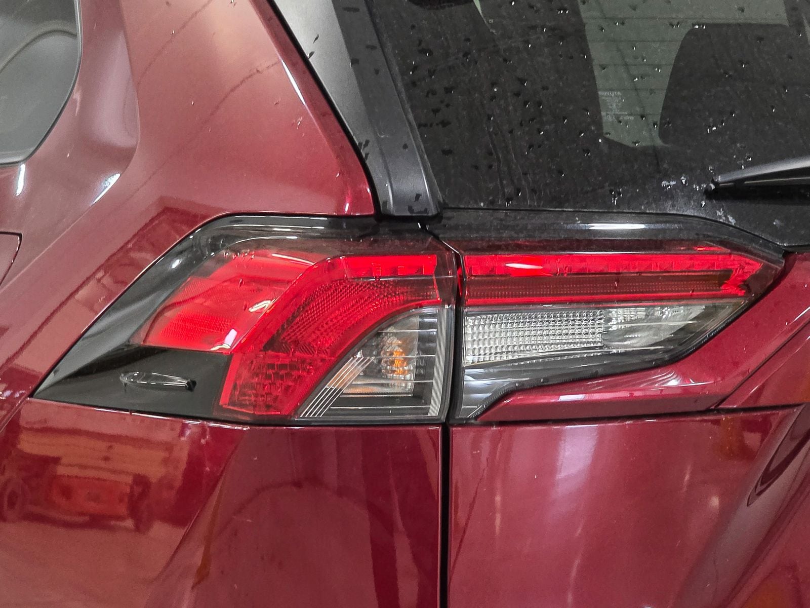2019 Toyota RAV4 LE - Photo 15