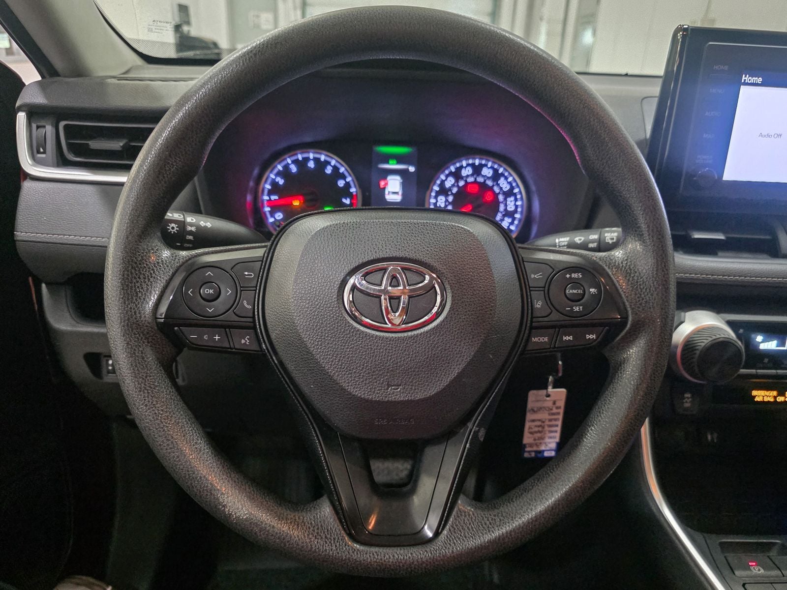 2019 Toyota RAV4 LE - Photo 30