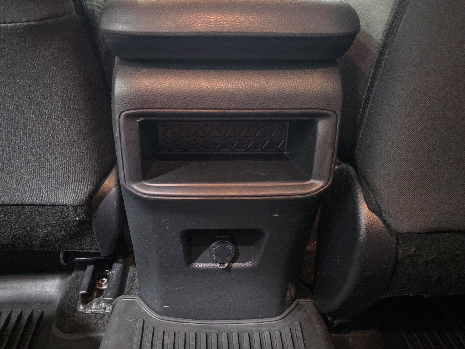 2019 Toyota RAV4 LE - Photo 22