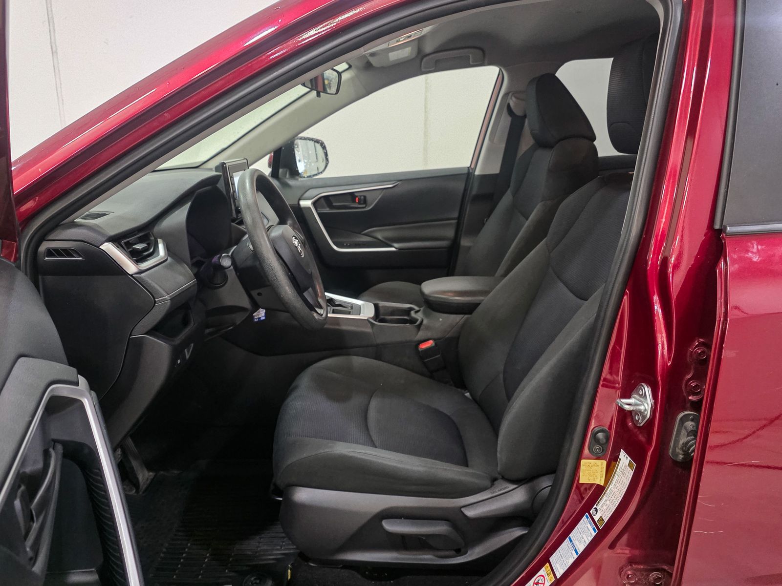 2019 Toyota RAV4 LE - Photo 19