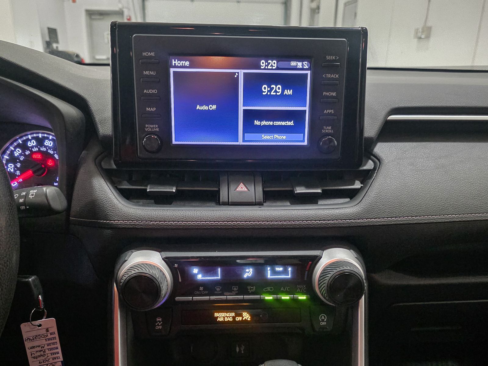 2019 Toyota RAV4 LE - Photo 27
