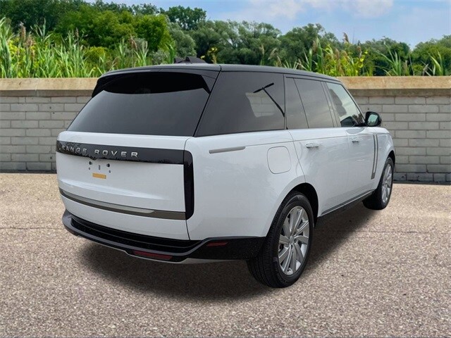2025 Land Rover Range Rover SE photo 3