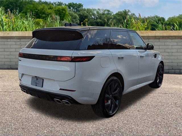 2025 Land Rover Range Rover Sport SE photo 4