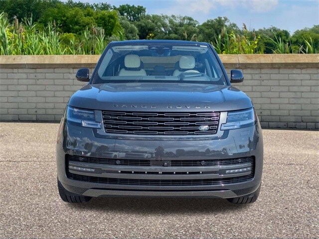 2025 Land Rover Range Rover SE photo 2