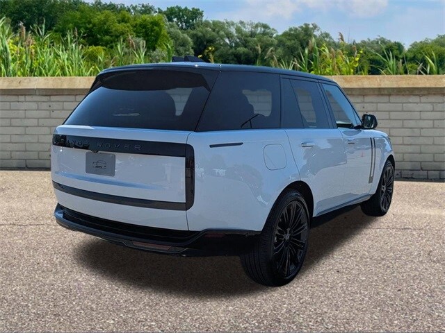 2025 Land Rover Range Rover SE photo 4