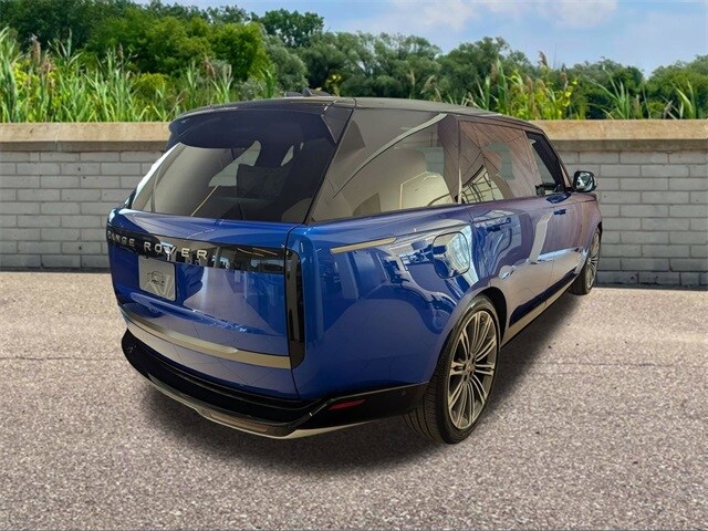 2025 Land Rover Range Rover Autobiography photo 4