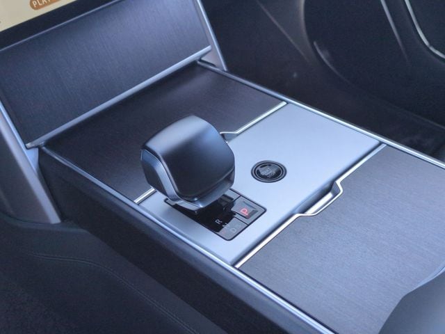 2026 Land Rover Range Rover SV - Photo 9