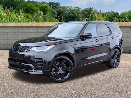 Featured New 2025 Land Rover Discovery Dynamic SE SUV for sale in Macomb, MI