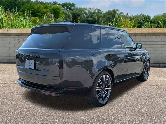 2025 Land Rover Range Rover SE photo 4