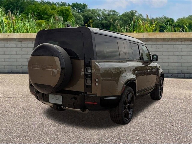 2025 Land Rover Defender 130 X photo 4