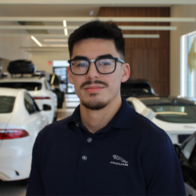 Staff member Kevin Nguyen from ID_5acca6842a13