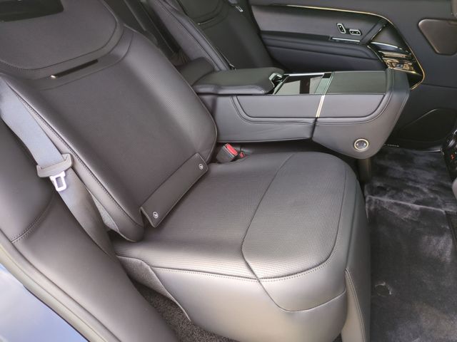 2026 Land Rover Range Rover SV - Photo 17