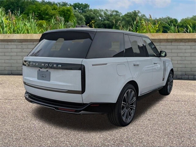 2025 Land Rover Range Rover SE photo 3
