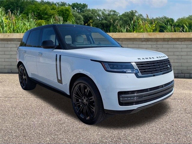2025 Land Rover Range Rover SE photo 3