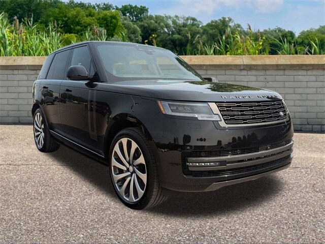 2025 Land Rover Range Rover SE photo 3