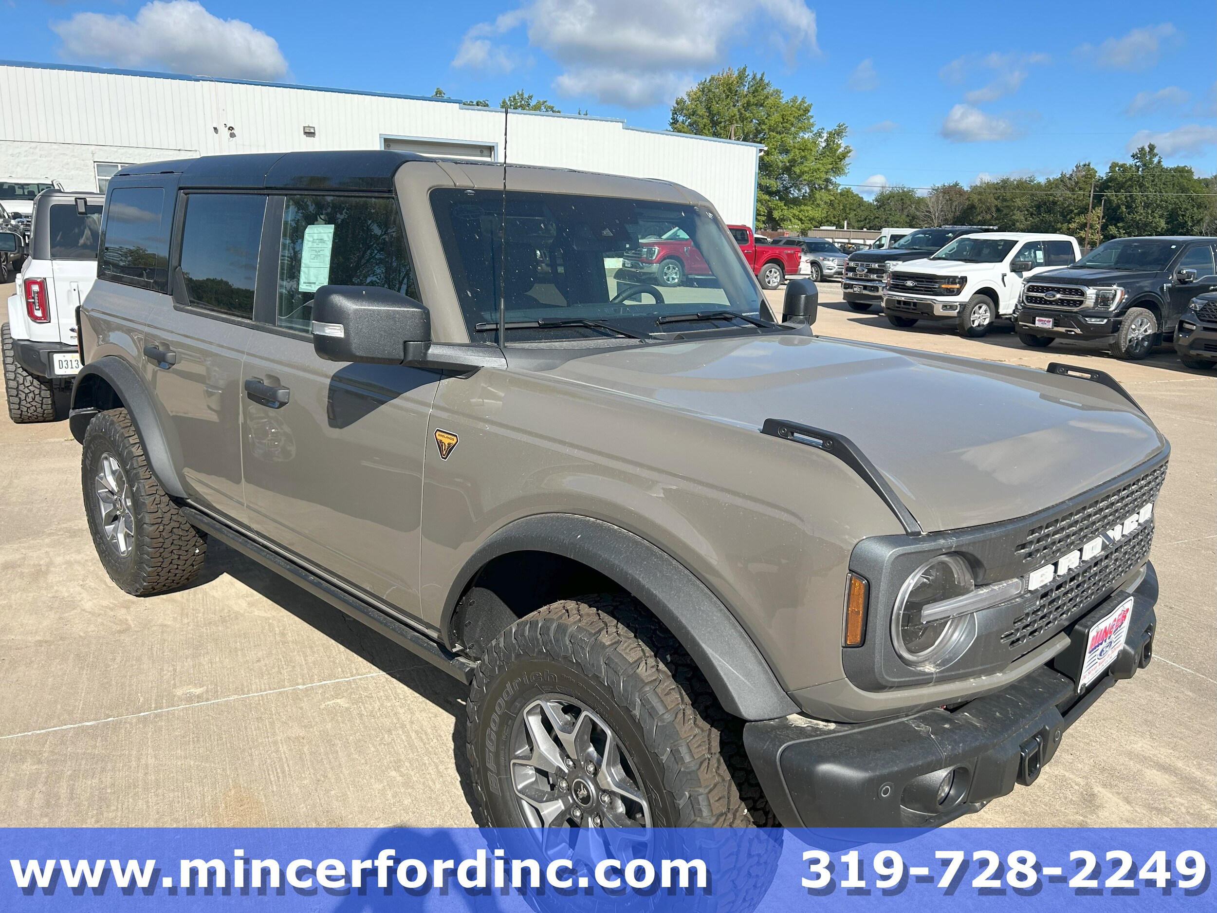 2025 Ford Bronco Badlands photo 3