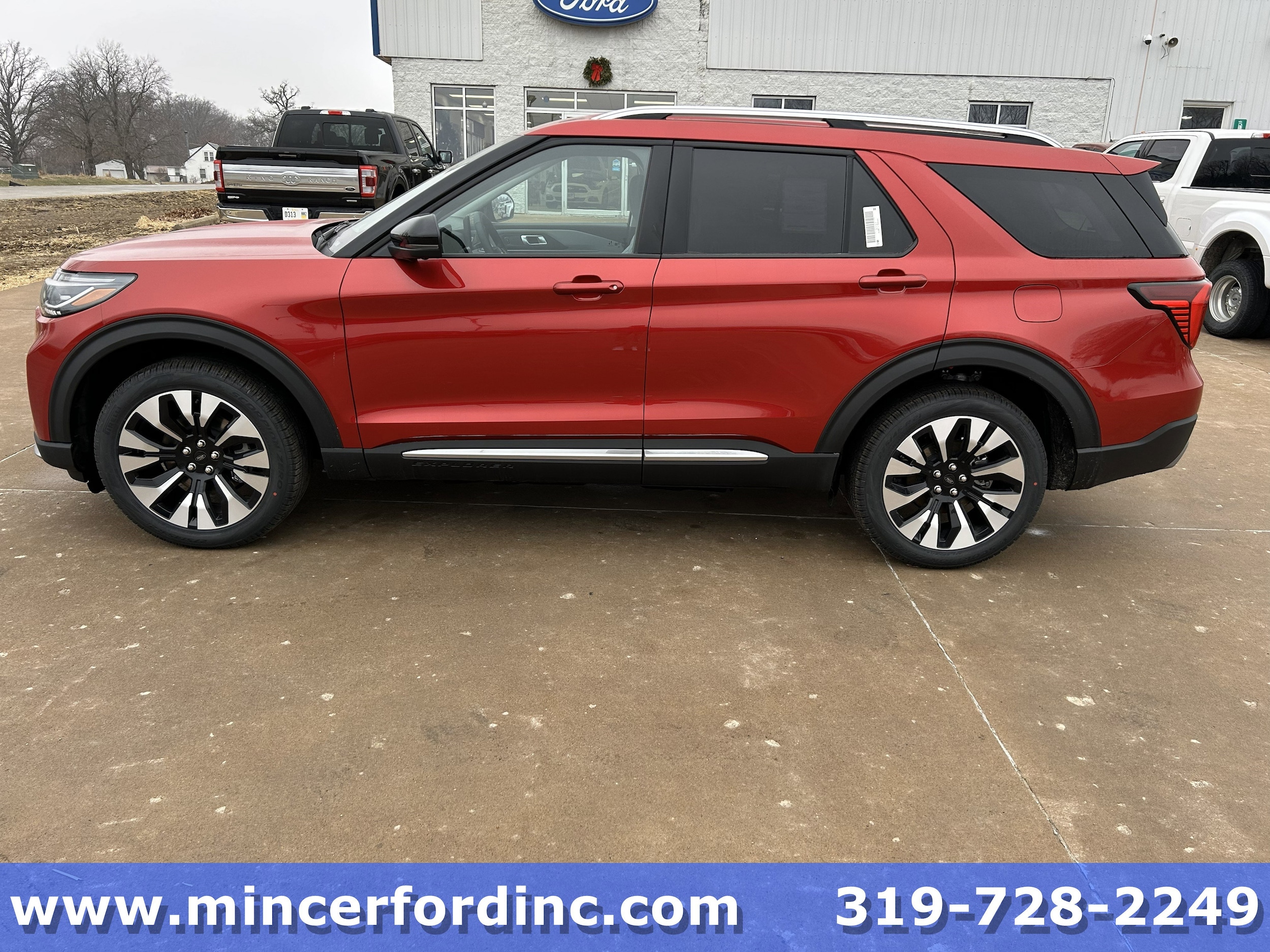 2026 Ford Explorer Platinum's photo
