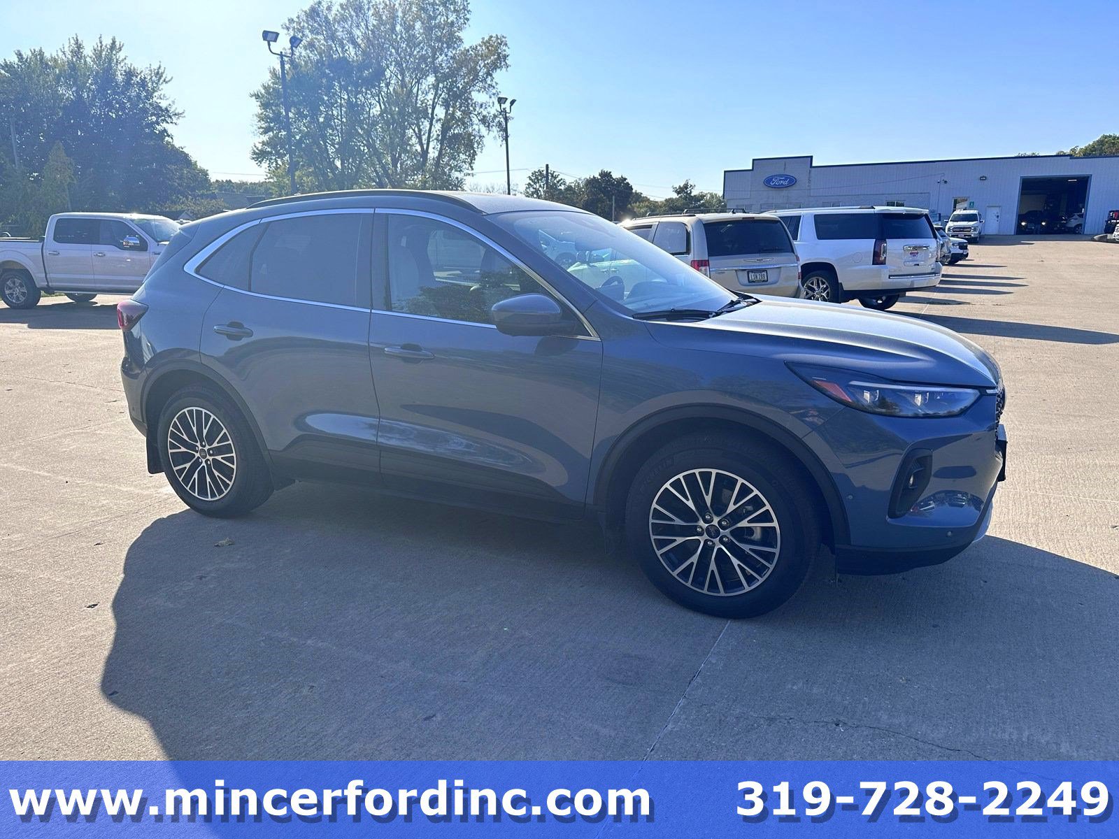 2023 Ford Escape photo 2