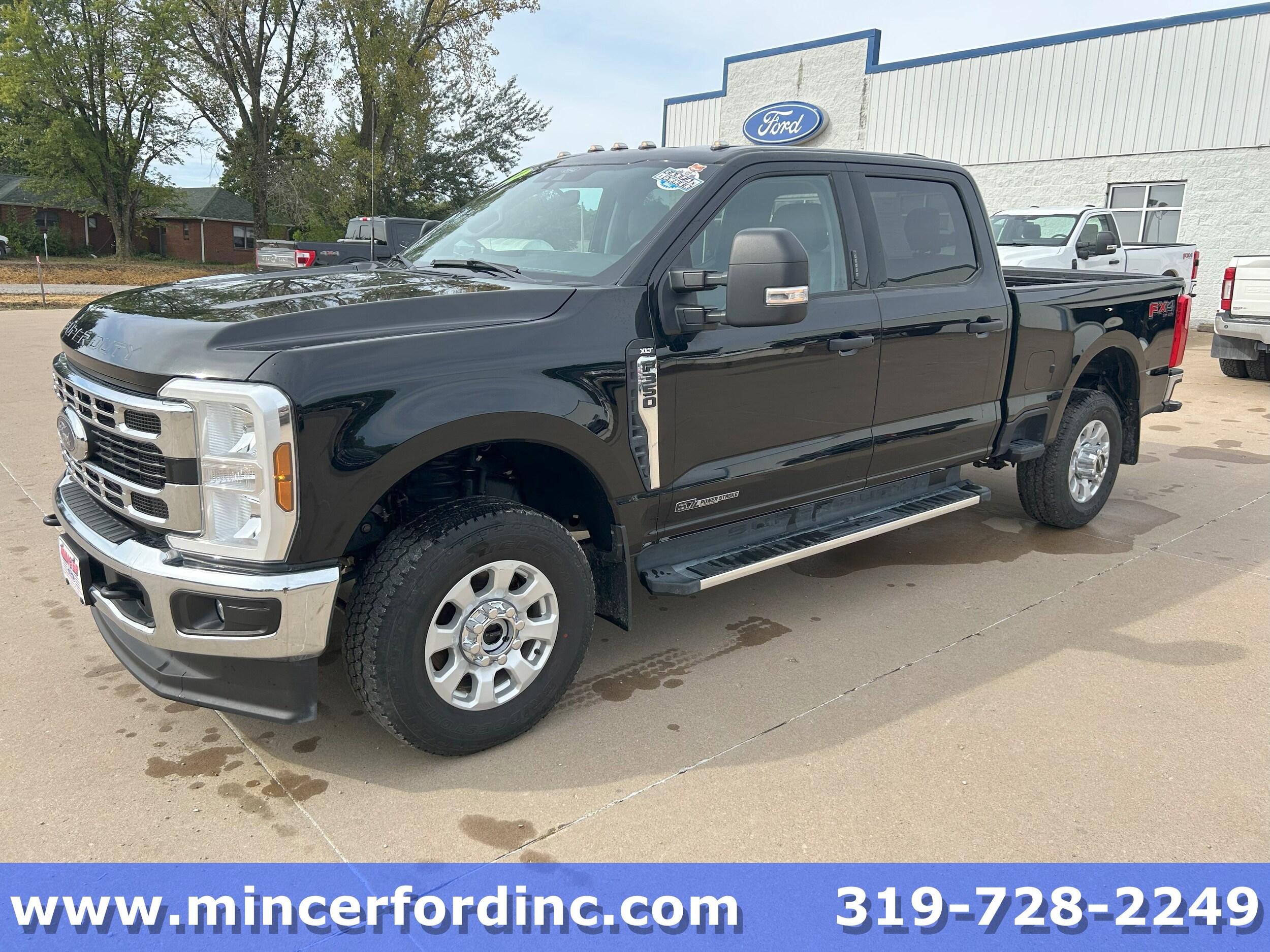 2024 Ford F-350 XLT photo 2