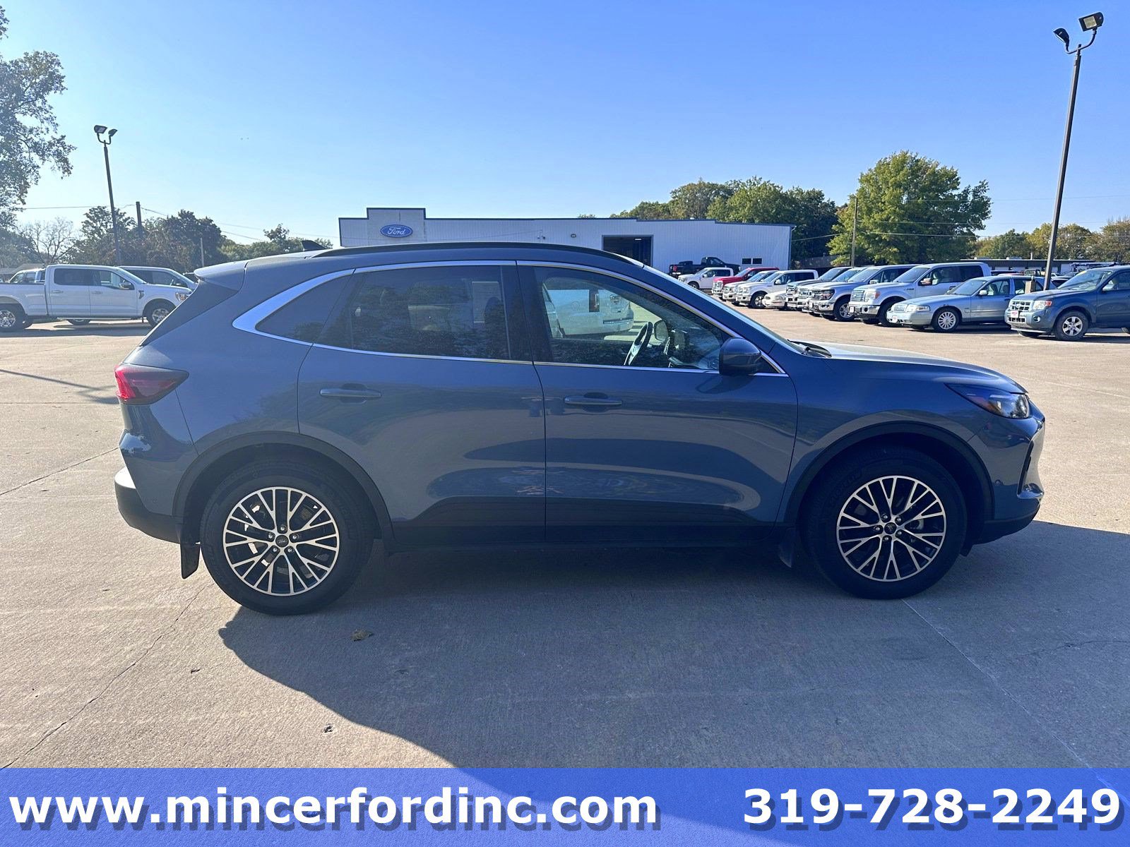 2023 Ford Escape photo 3