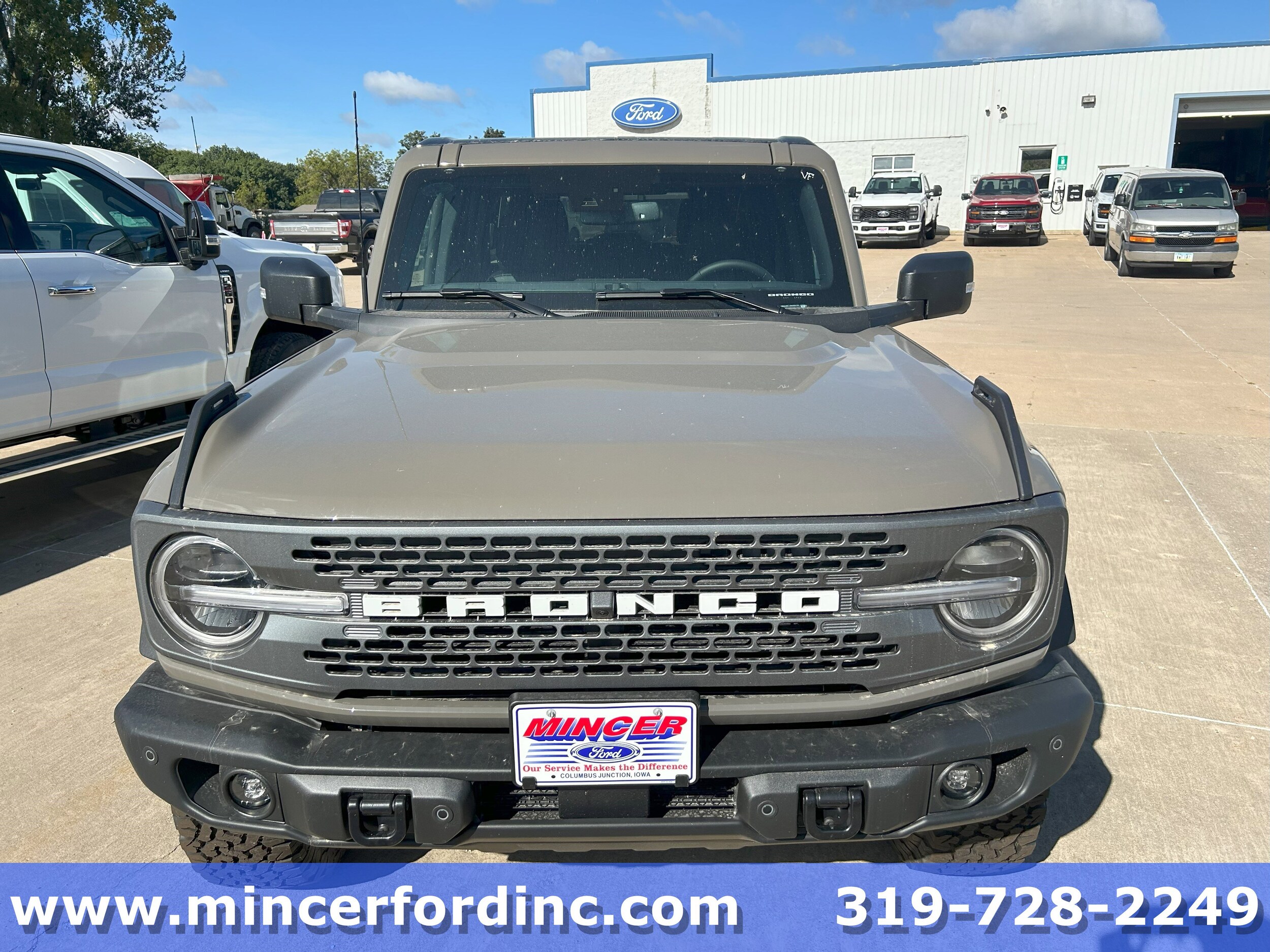 2025 Ford Bronco Badlands photo 2