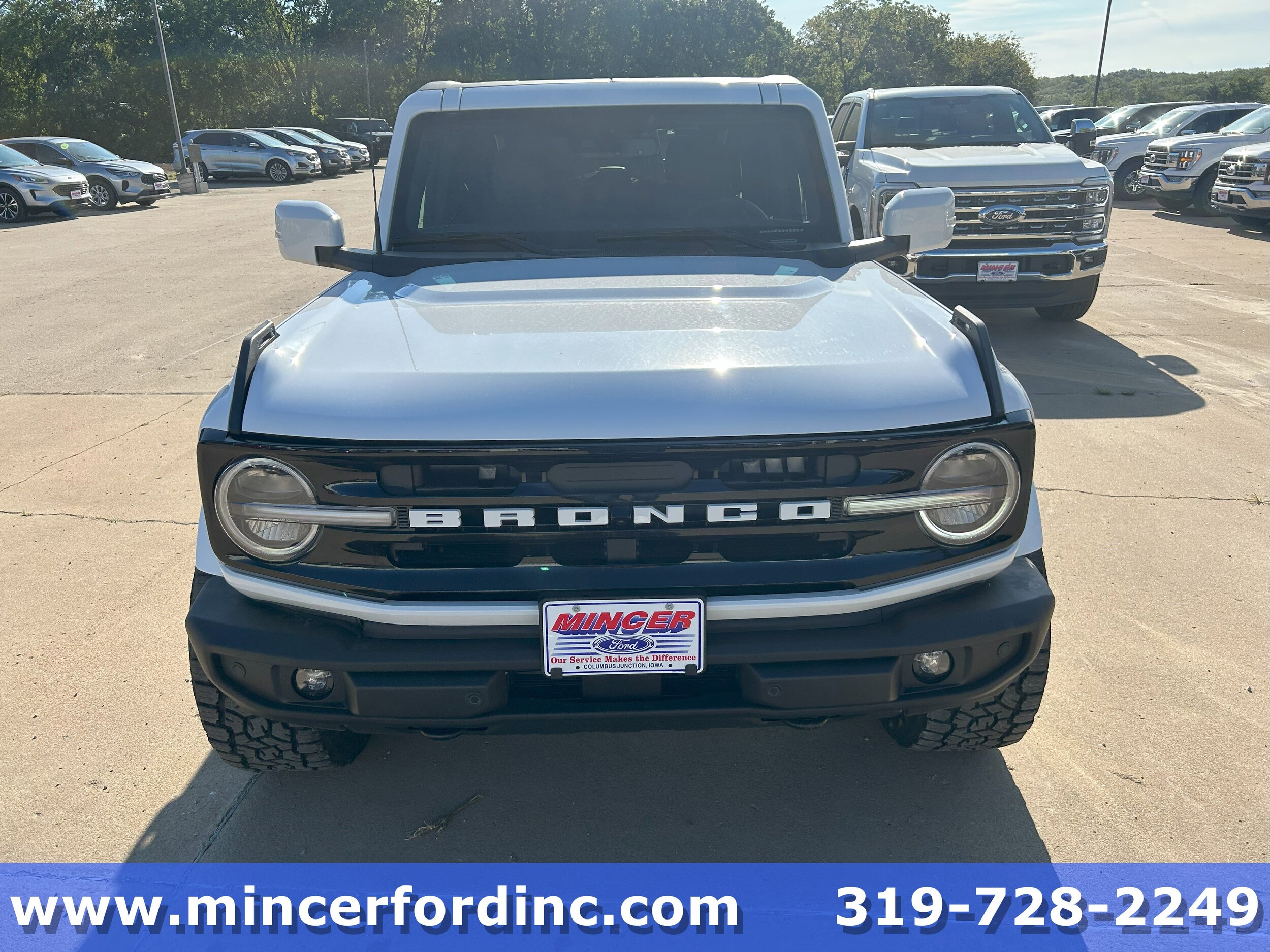 2025 Ford Bronco Outer Banks photo 2