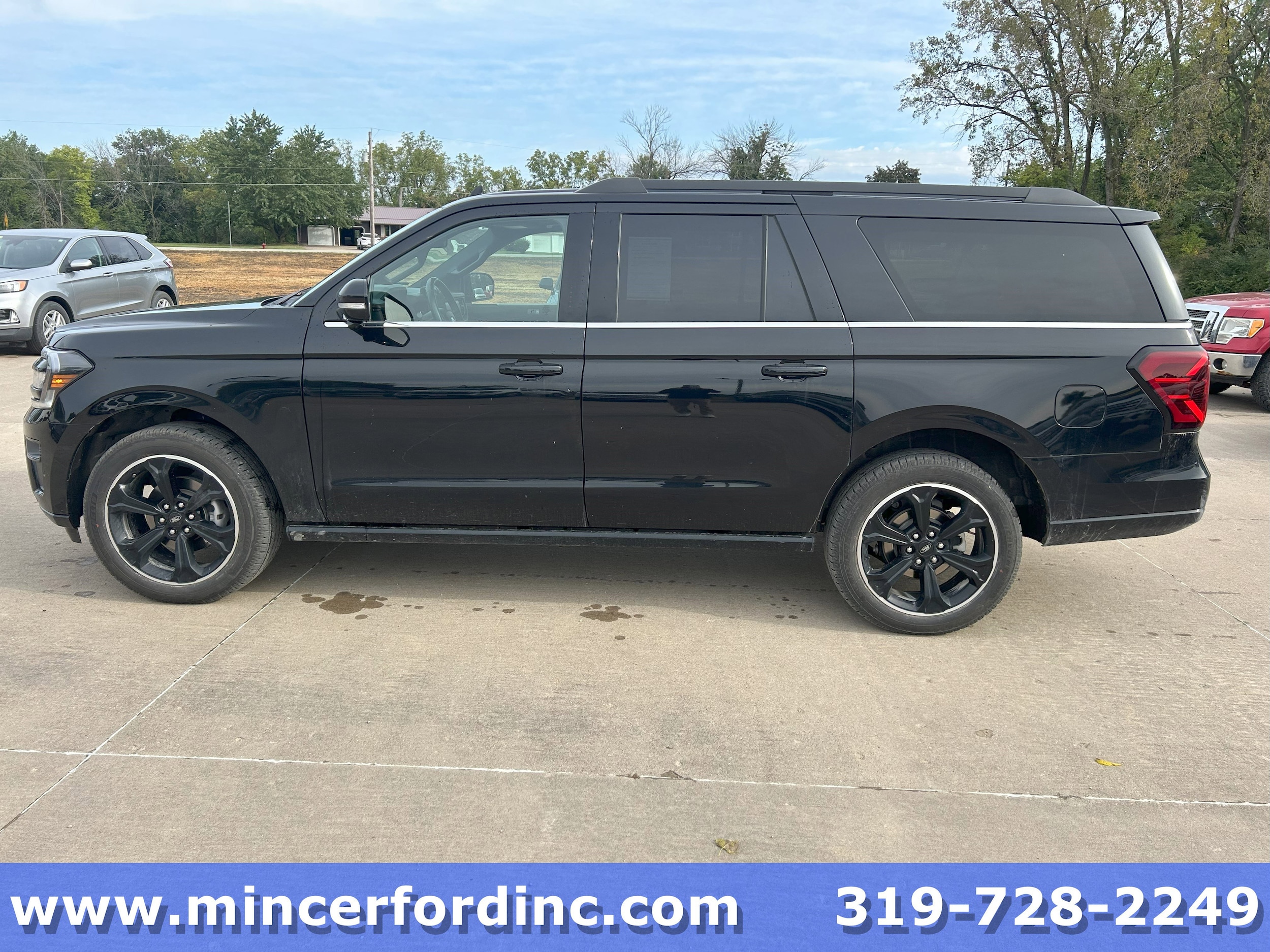 2022 Ford Expedition Limited's photo
