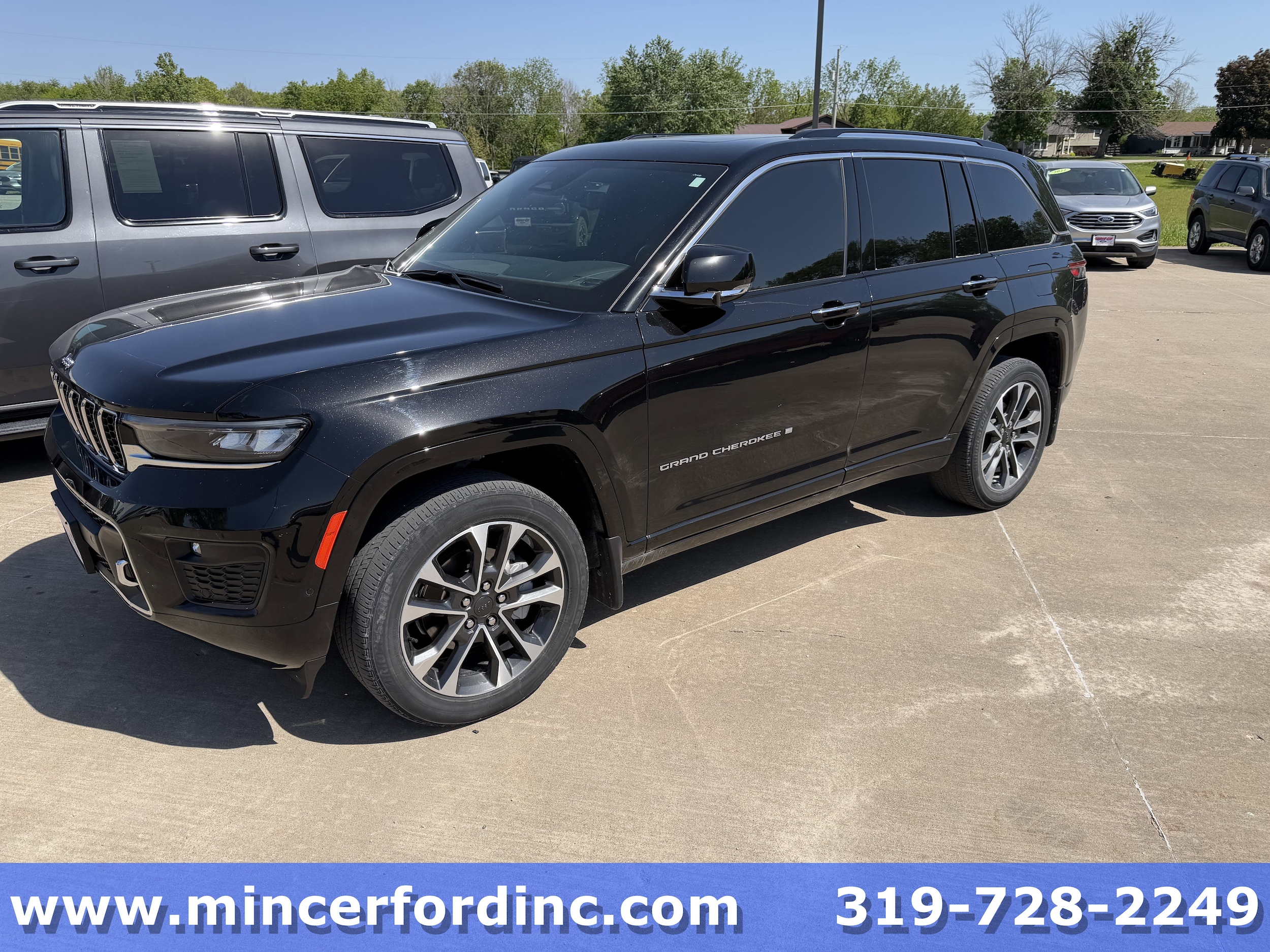 2022 Jeep Grand Cherokee Overland 4x4's photo