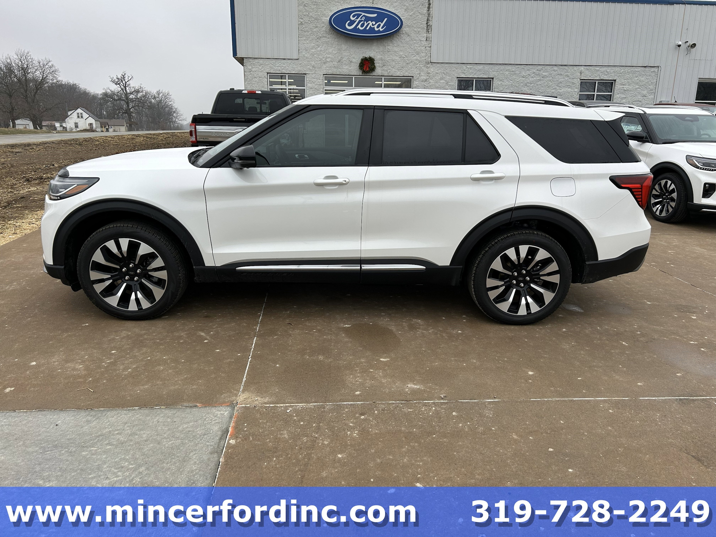 2026 Ford Explorer Platinum's photo