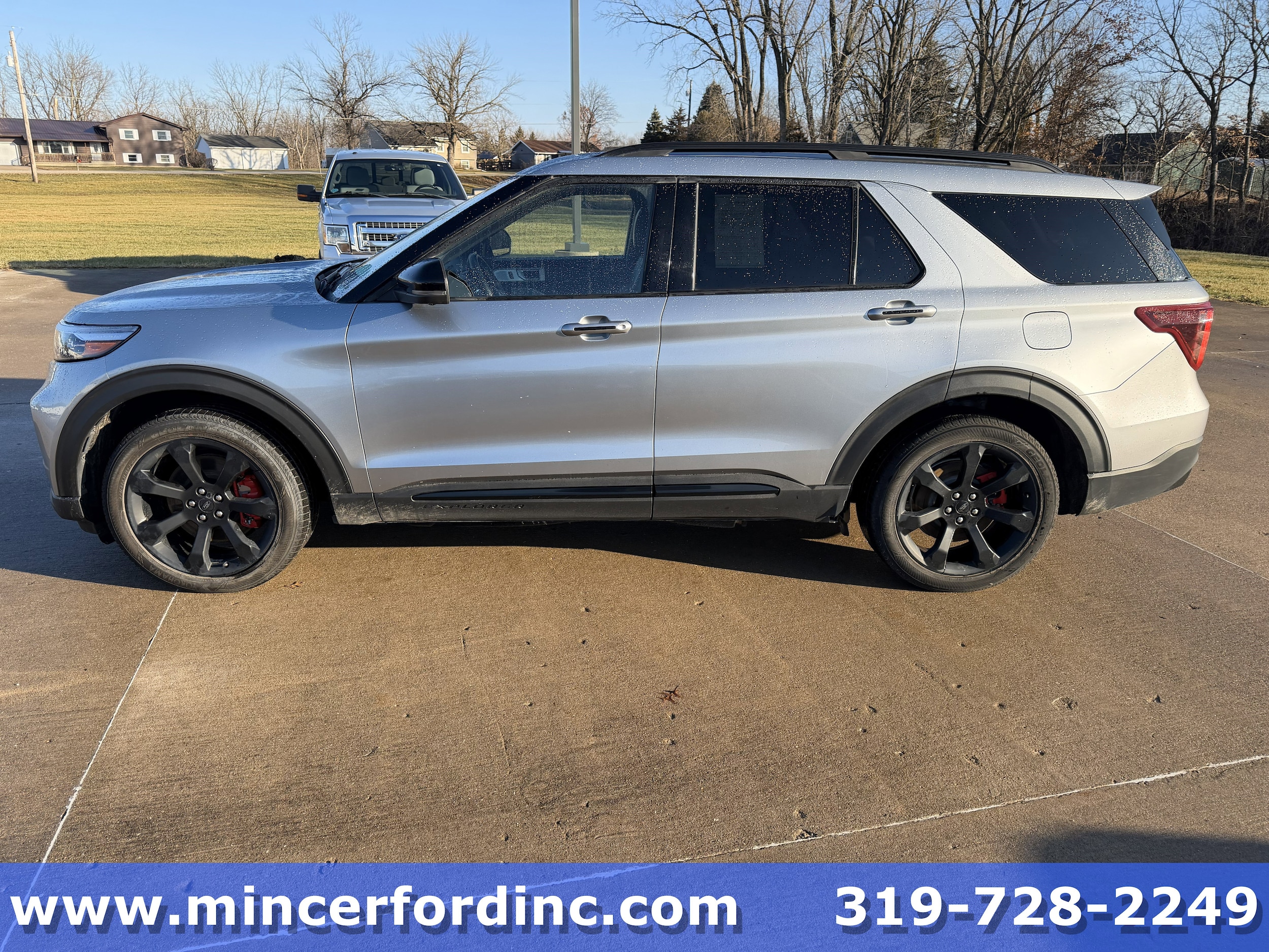 2022 Ford Explorer ST's photo