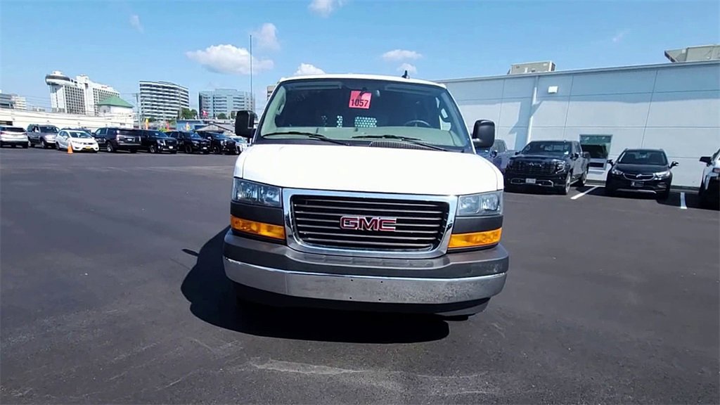 2023 Gmc Savana Cargo 2500 photo 3