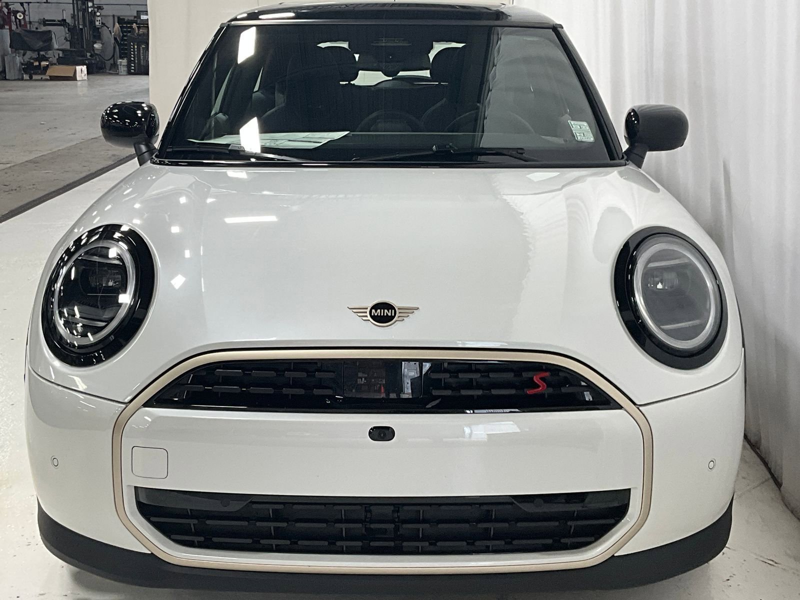 2025 Mini Cooper 2 Door Hardtop S Iconic photo 2