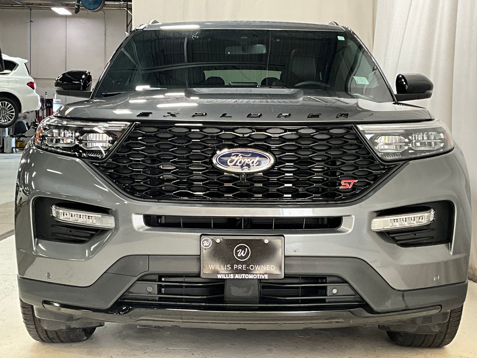 2024 Ford Explorer ST photo 2