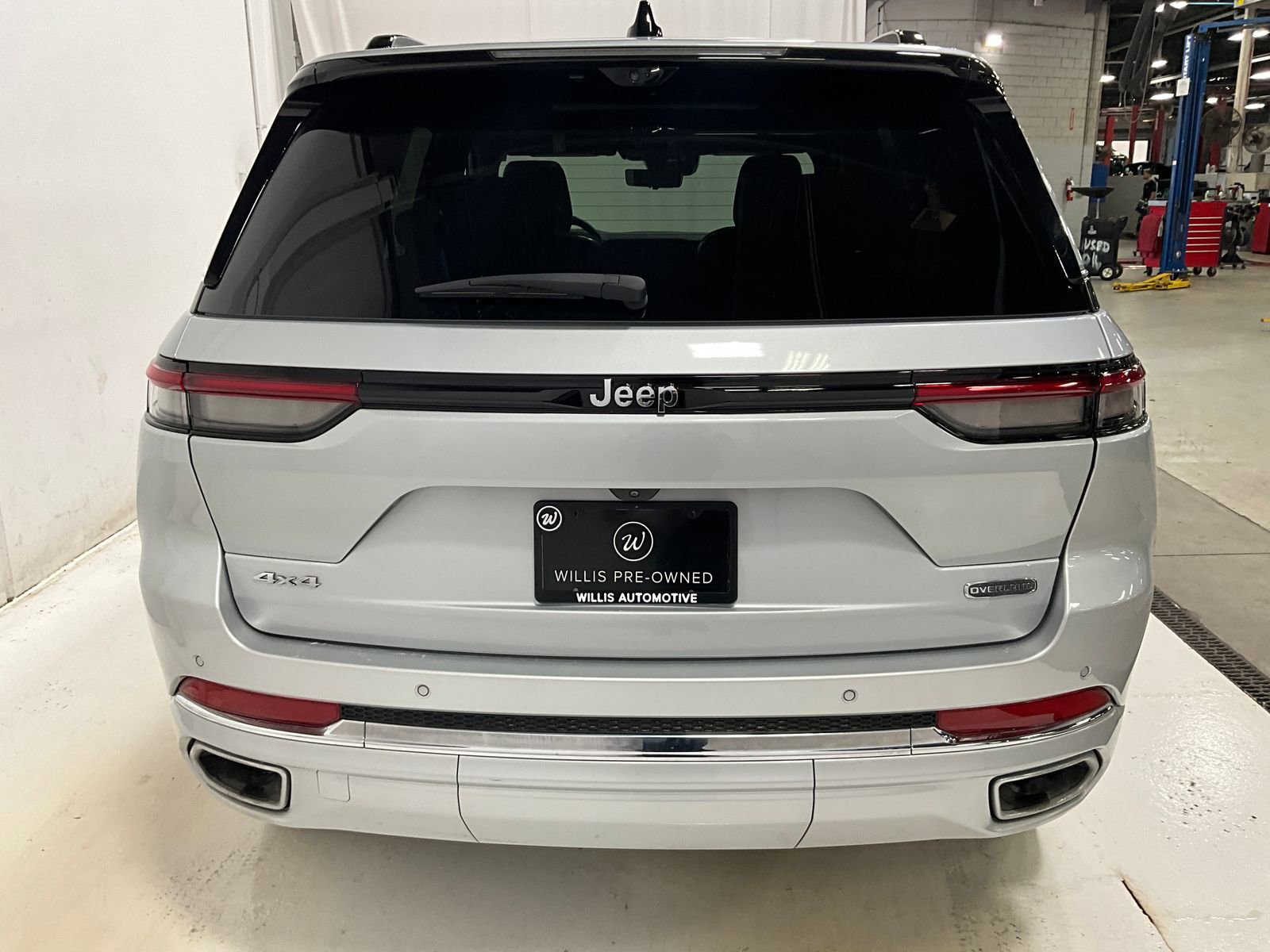 2023 Jeep Grand Cherokee Overland photo 3