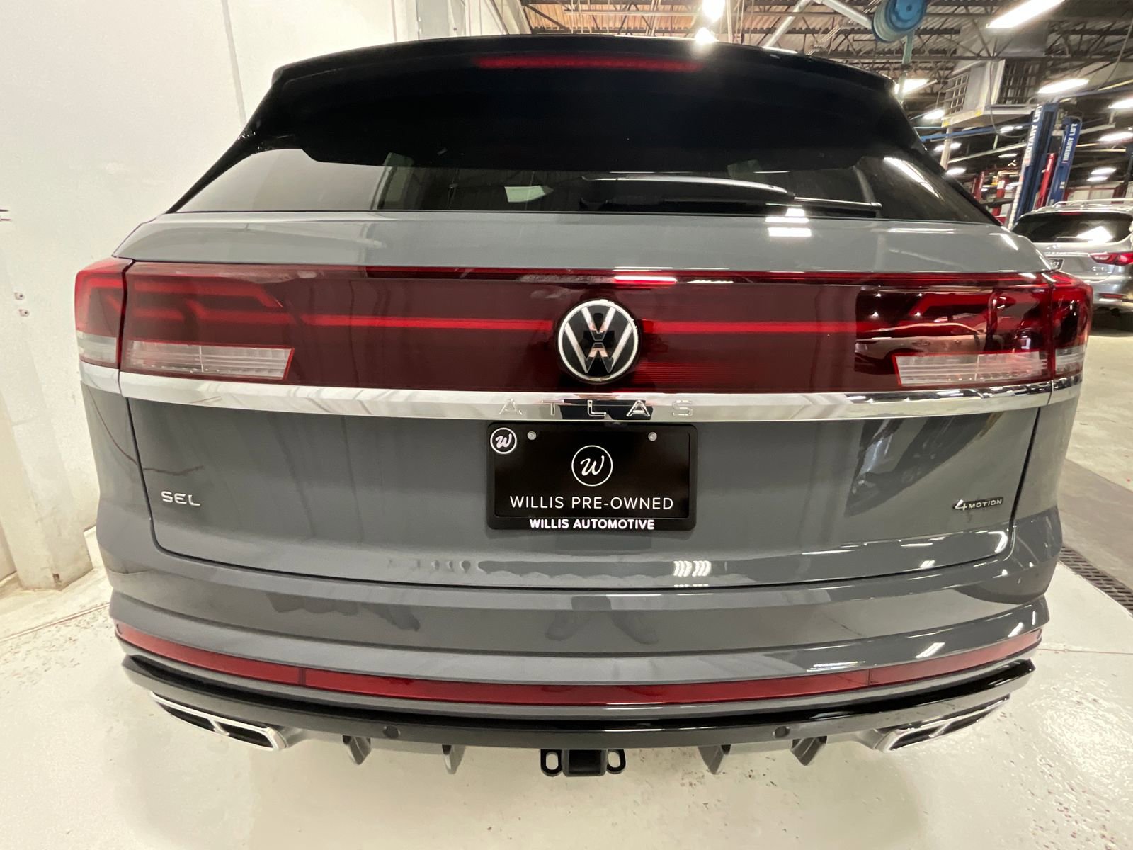 2025 Volkswagen Atlas Cross Sport SEL Premium R-Line photo 3