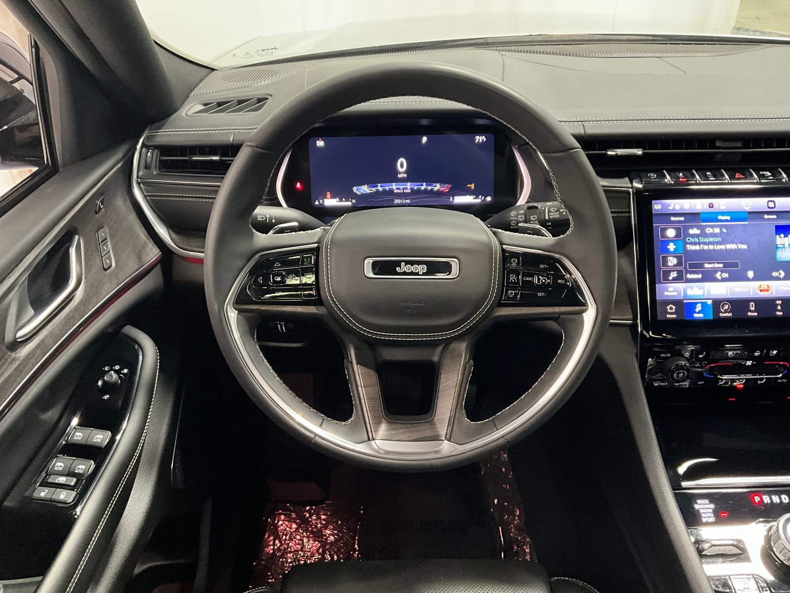 2023 Jeep Grand Cherokee Overland photo 4