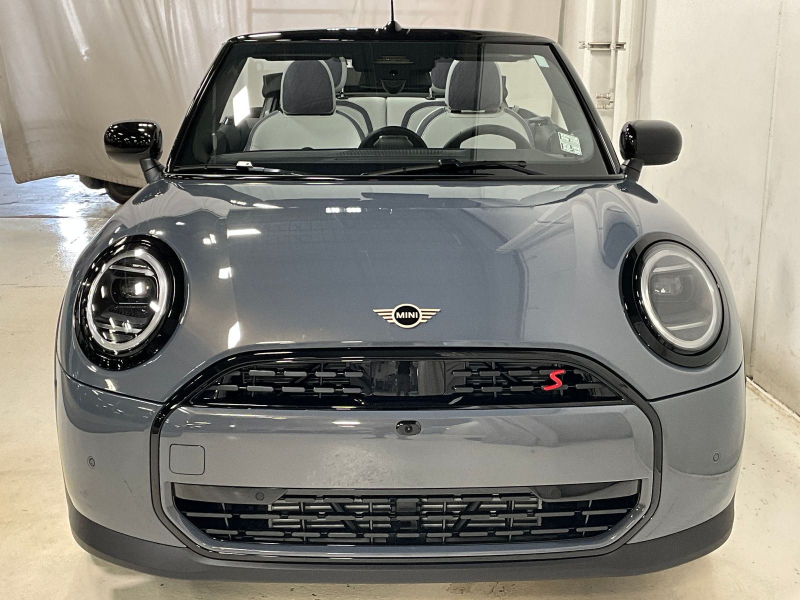 2026 Mini Cooper Convertible Iconic photo 2