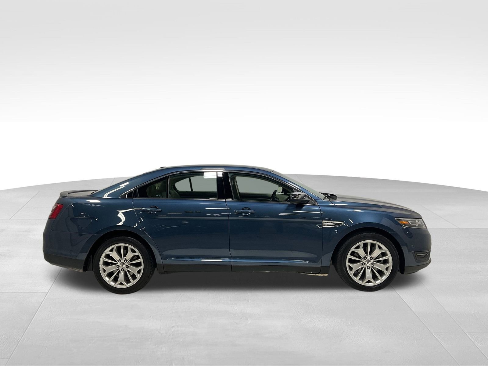 2018 Ford Taurus Limited photo 3