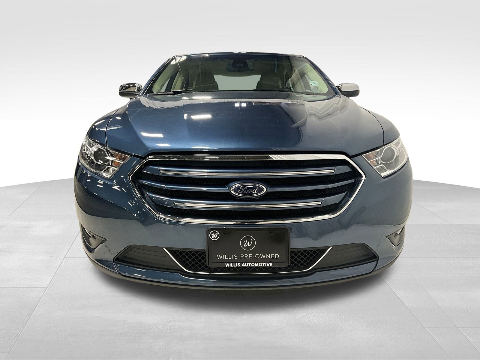 2018 Ford Taurus Limited photo 2