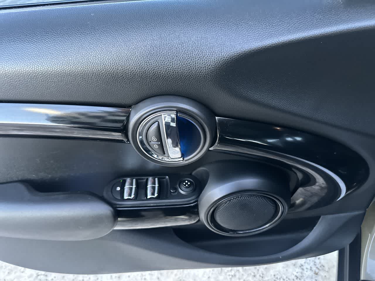 Thumbnail: 2019 MINI Cooper Hardtop - 6