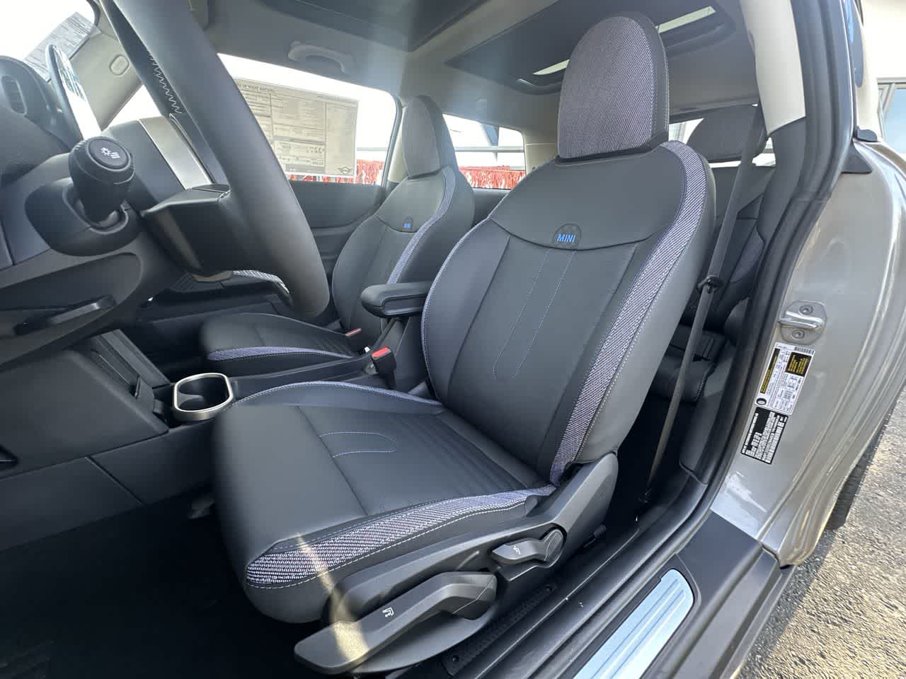 2025 Mini Cooper 2 Door Hardtop Signature photo 4