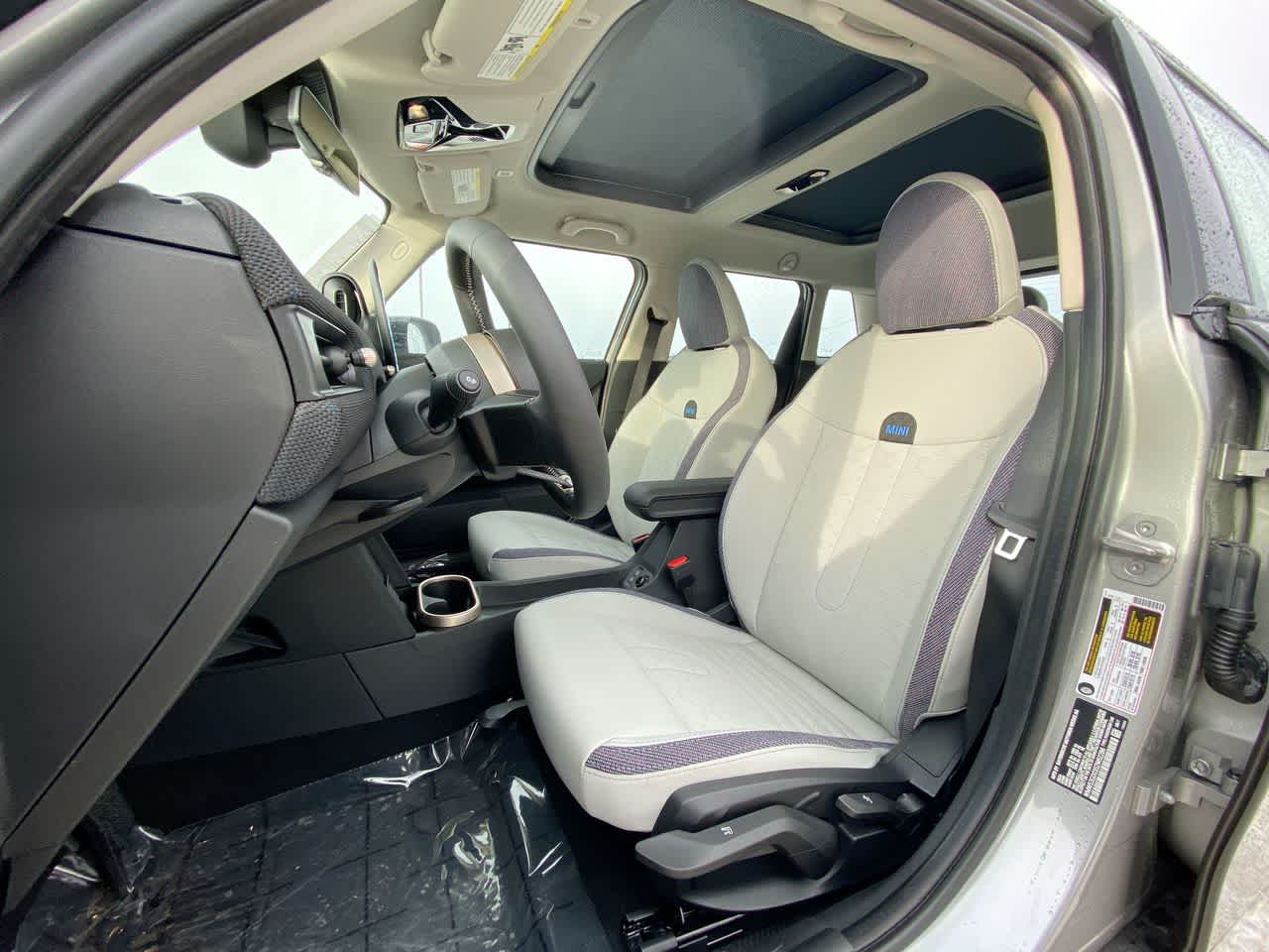 2025 Mini Cooper 4 Door Hardtop Signature photo 2