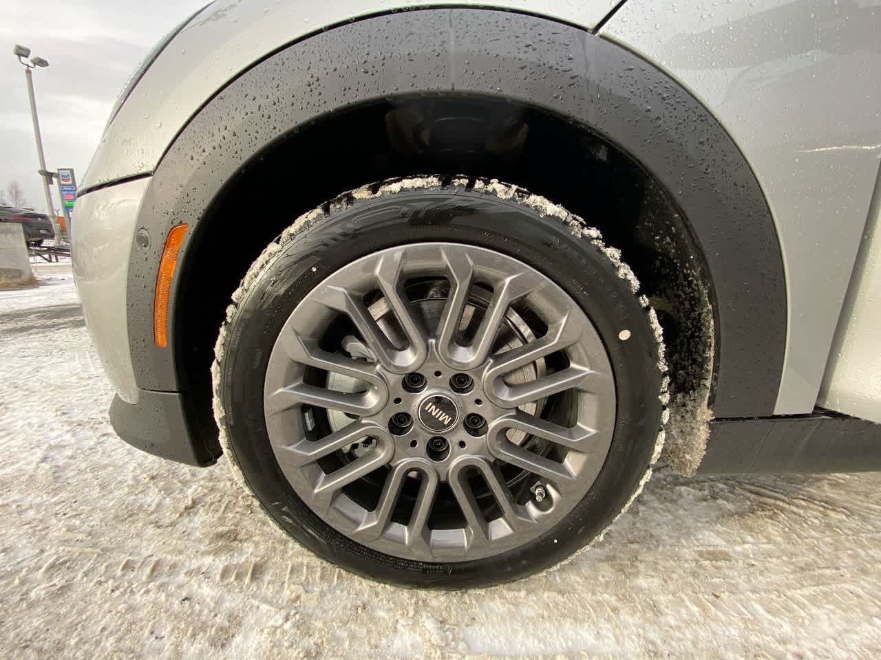 2025 Mini Cooper 4 Door Hardtop Signature photo 3