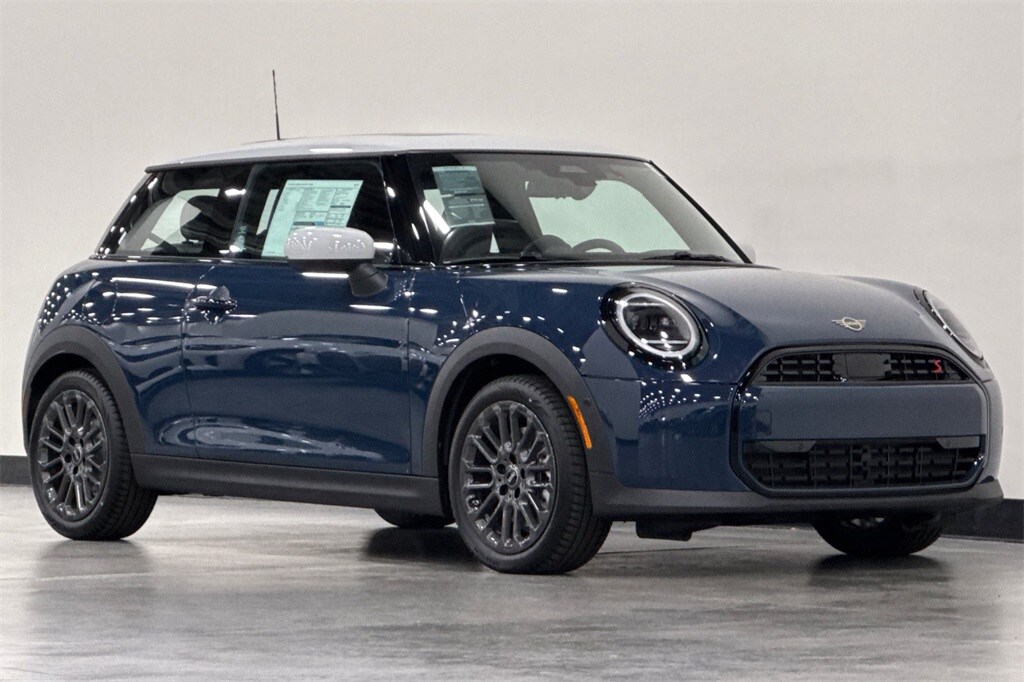 2025 Mini Cooper 2 Door Hardtop Signature photo 2