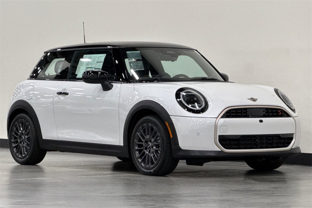 2025 Mini Cooper 2 Door Hardtop Iconic photo 2